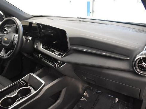 Used 2025 Chevrolet Equinox LT AWD/4WD image 18