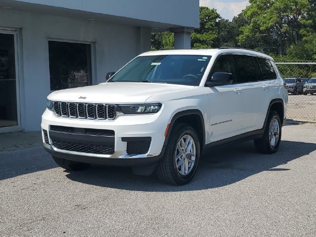 Used 2023 Jeep Grand Cherokee L Laredo RWD image 11
