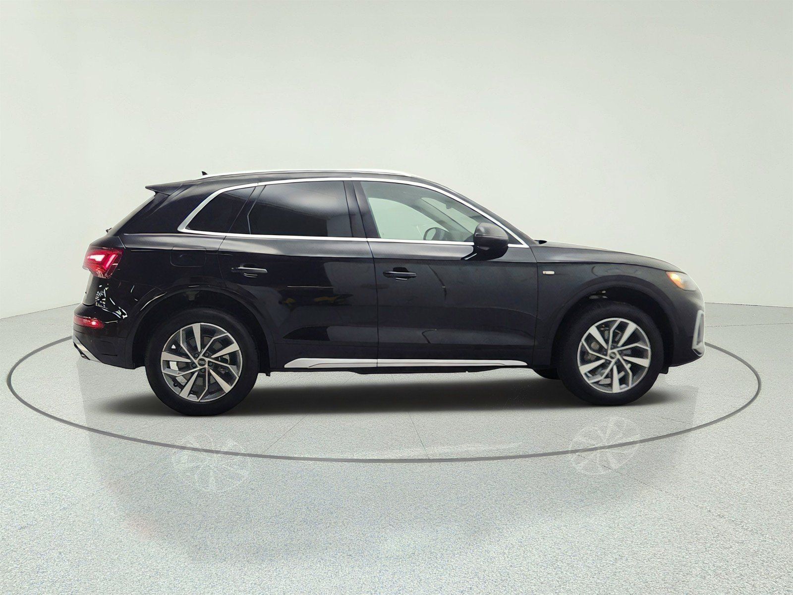 Used 2023 Audi Q5 2.0T Premium Plus w/ Premium Plus Package AWD/4WD image 4