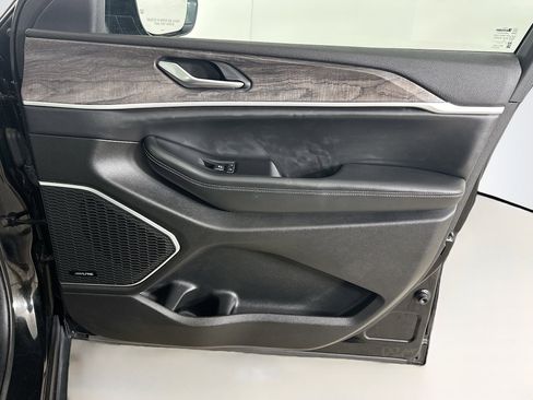 Used 2022 Jeep Grand Cherokee Limited 4xe image 33