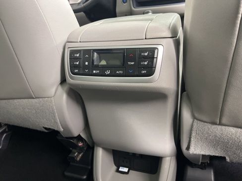 Used 2018 Toyota Highlander Limited Platinum image 17