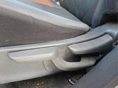 Used 2020 Nissan Kicks SR w/ Exterior Package image 12