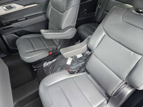 New 2026 Ford Explorer Active w/ Active Comfort Package RWD image 18