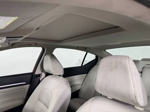 Used 2022 Nissan Altima 2.5 SV w/ SV Premium Package image 4