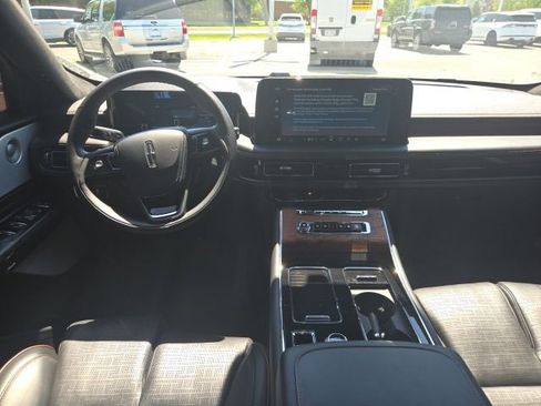 Used 2025 Lincoln Aviator Black Label AWD/4WD image 35