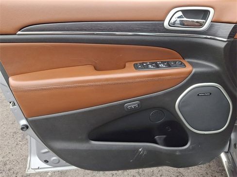 Used 2018 Jeep Grand Cherokee Summit image 15