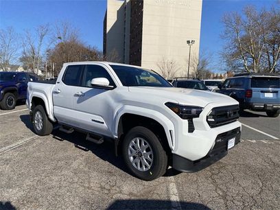 New 2025 Toyota Tacoma SR5