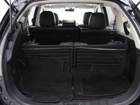 Used 2014 Mitsubishi Outlander GT AWD/4WD image 25