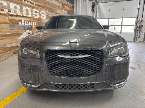 Used 2019 Chrysler 300 S image 5