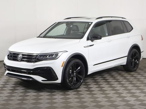 Used 2024 Volkswagen Tiguan SE R-Line AWD/4WD image 8