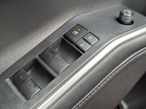 Used 2023 Toyota Highlander LE image 21