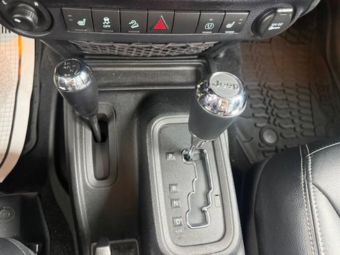 Used 2017 Jeep Wrangler Unlimited Sahara w/ Dual Top Group AWD/4WD image 27