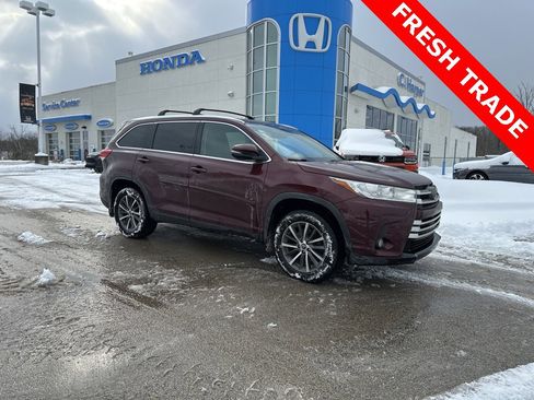 Used 2019 Toyota Highlander XLE image 1
