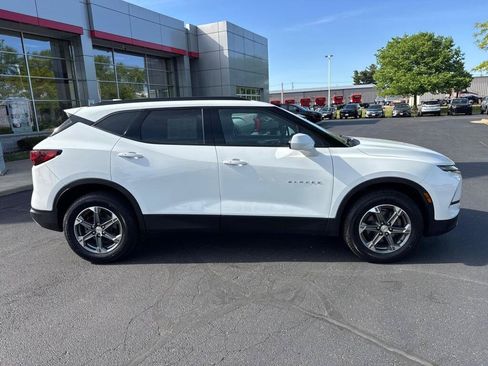 Used 2024 Chevrolet Blazer LT w/ Convenience Package AWD/4WD image 2