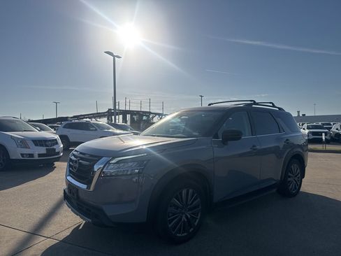 Certified 2024 Nissan Pathfinder SL w/ SL Premium Package image 7