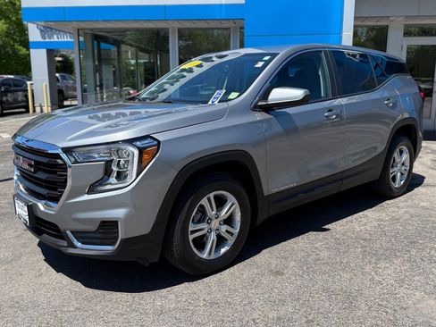 Used 2024 GMC Terrain SLE AWD/4WD image 1