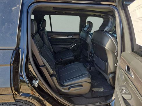 New 2025 Jeep Grand Cherokee L Overland w/ Luxury Tech Group IV AWD/4WD image 28