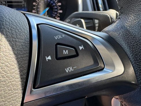 Used 2019 Ford Edge SEL image 17