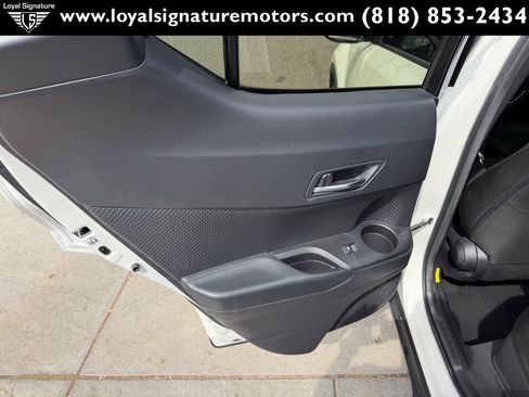 Used 2019 Toyota C-HR XLE FWD image 15