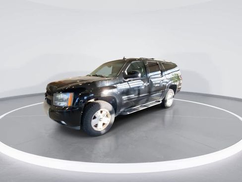 Used 2013 Chevrolet Suburban LT w/ Suspension Package, Off-Road AWD/4WD image 4