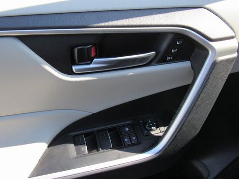 Used 2024 Toyota RAV4 XLE Premium image 15