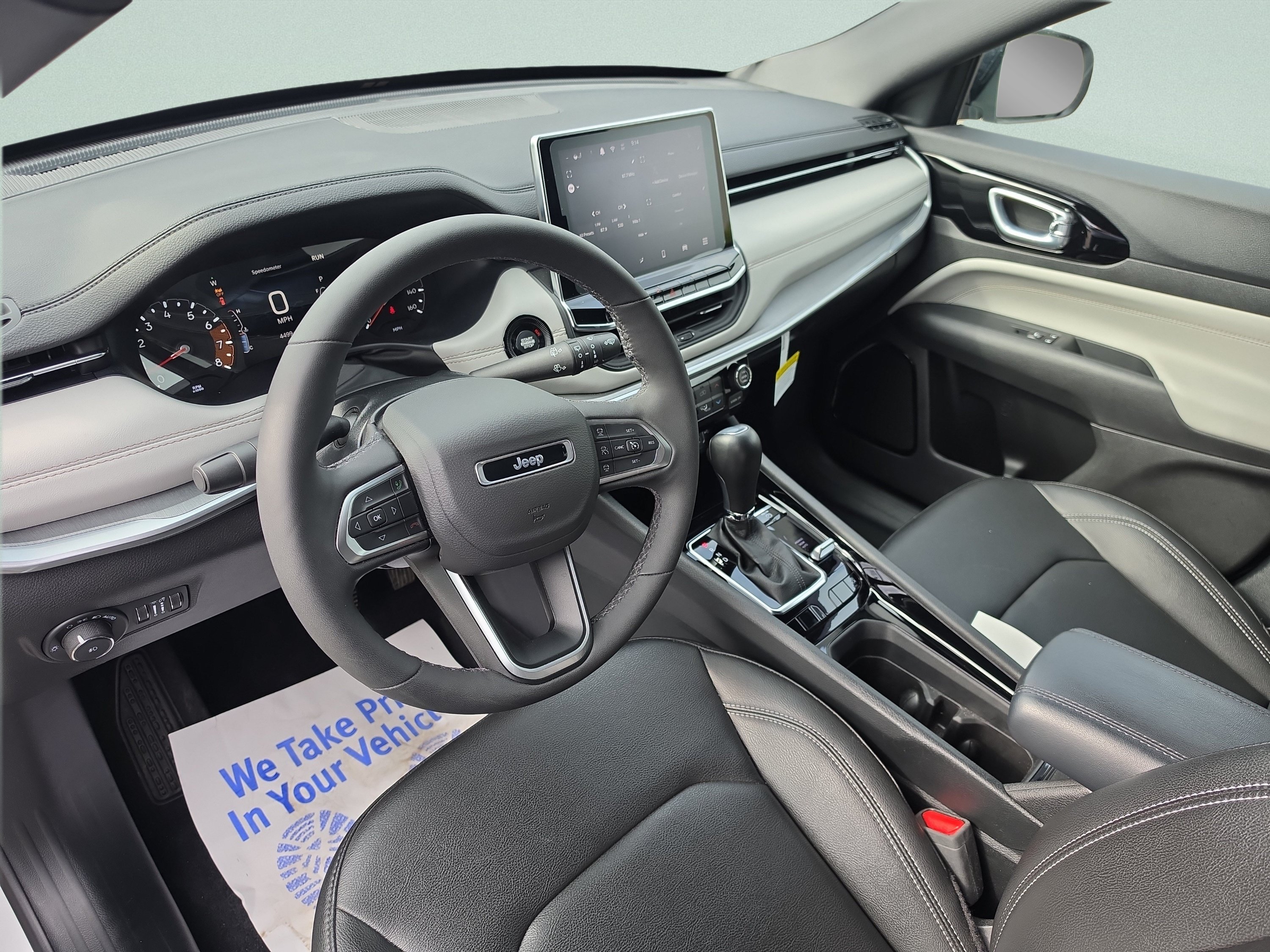 Used 2025 Jeep Compass Limited AWD/4WD image 12