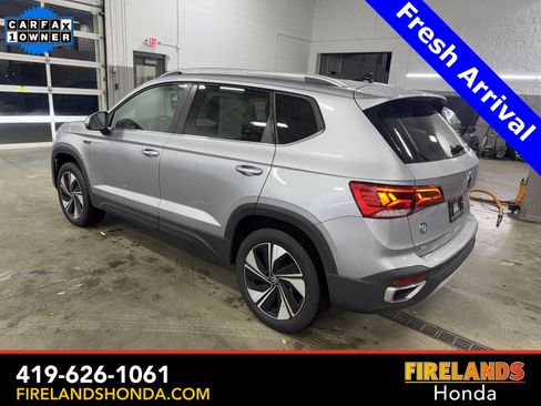 Used 2024 Volkswagen Taos SE image 3