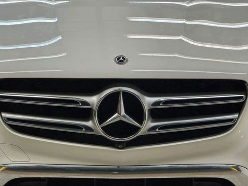 Used 2018 Mercedes-Benz GLC 300 w/ Premium Package image 5