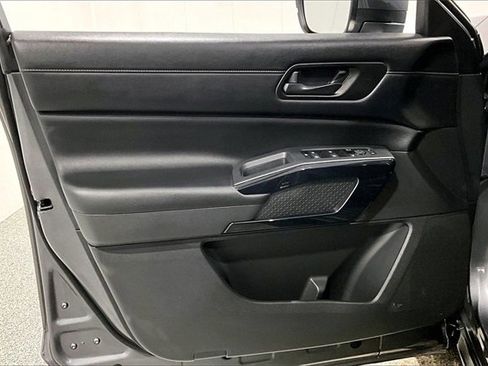 Used 2024 Nissan Pathfinder SV image 21