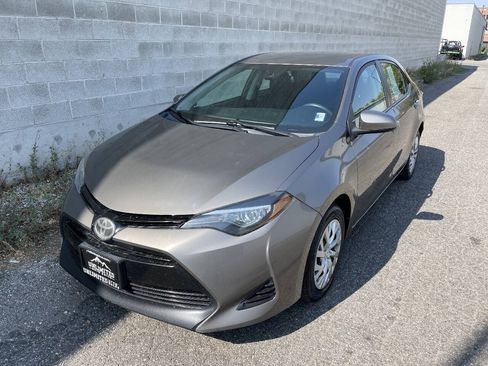 Used 2018 Toyota Corolla LE FWD image 6