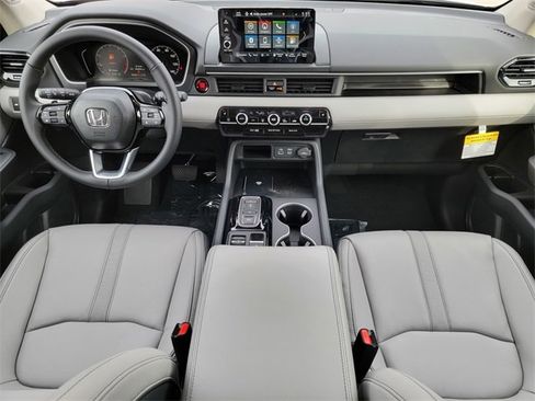 New 2025 Honda Pilot Touring image 19