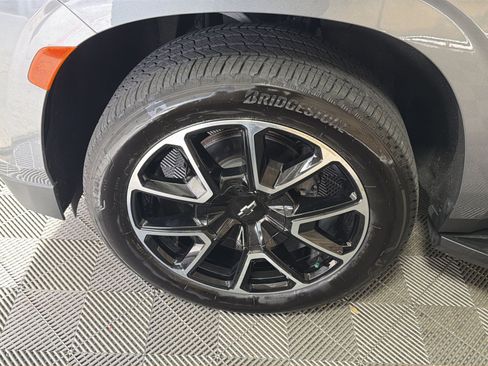 Used 2021 Chevrolet Suburban RST w/ Luxury Package image 12