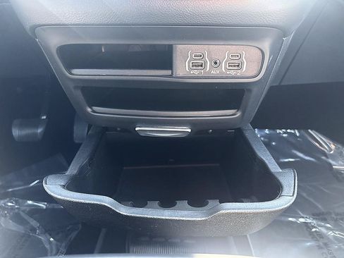 Used 2025 Chrysler Pacifica Select FWD image 30