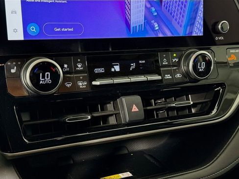 Certified 2025 Toyota Highlander XLE image 15