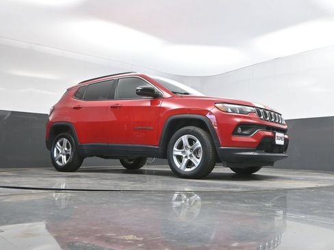 Used 2024 Jeep Compass Latitude AWD/4WD image 31