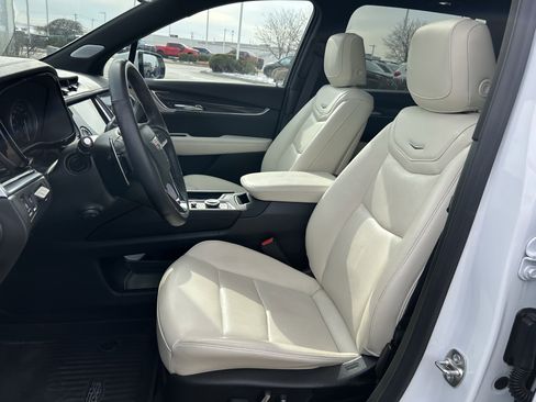 Used 2024 Cadillac XT6 Sport w/ Technology Package image 23