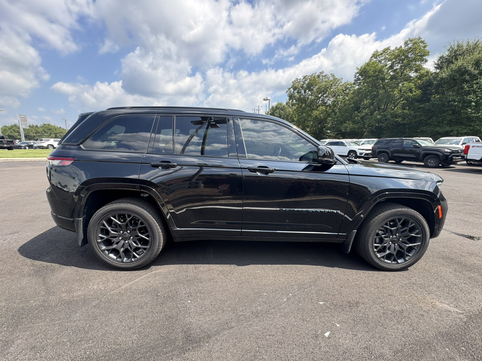 Used 2025 Jeep Grand Cherokee Summit AWD/4WD image 4