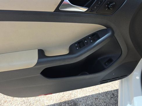 Used 2012 Volkswagen Jetta SE FWD image 8