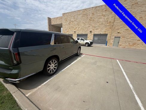 Used 2023 Cadillac Escalade ESV Premium Luxury Platinum AWD/4WD image 7
