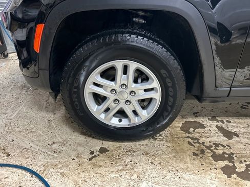 Certified 2023 Jeep Grand Cherokee Laredo w/ Luxury Tech Group I image 11