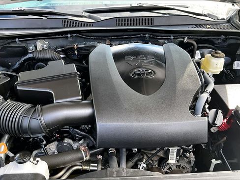 Used 2021 Toyota Tacoma SR AWD/4WD image 31