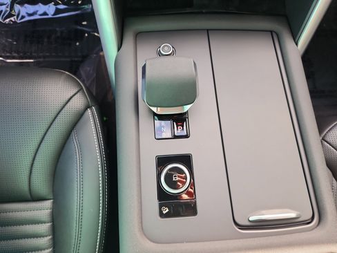 Certified 2025 Land Rover Discovery S image 16