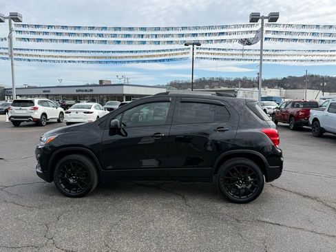 Used 2022 Chevrolet Trax LT w/ Midnight Edition image 6