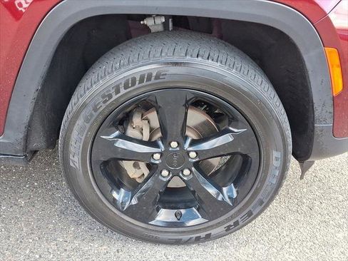 Certified 2023 Jeep Grand Cherokee Altitude image 9