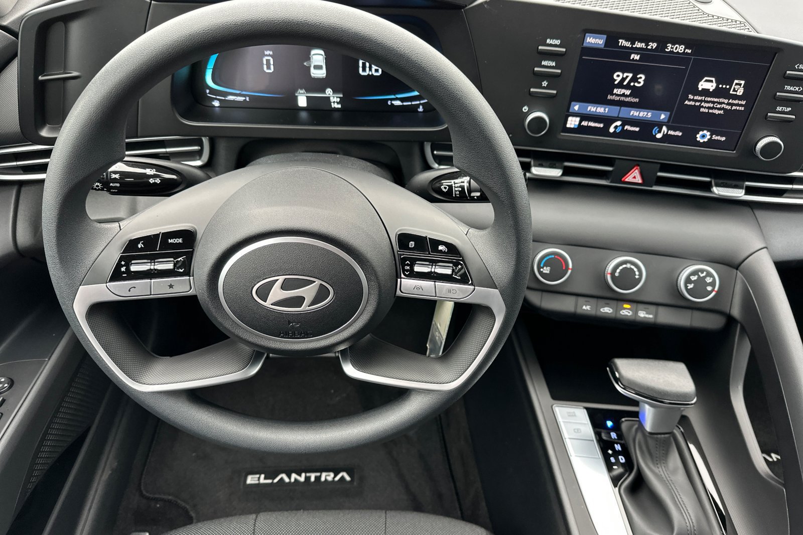 Used 2026 Hyundai Elantra SE FWD image 13