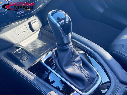 Used 2019 Nissan Rogue SL w/ Premium Package image 22