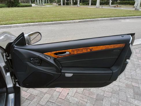 Used 2007 Mercedes-Benz SL 550 image 16