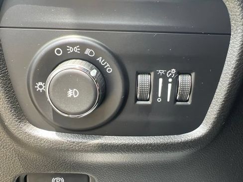 Certified 2023 Jeep Grand Cherokee Limited AWD/4WD image 19