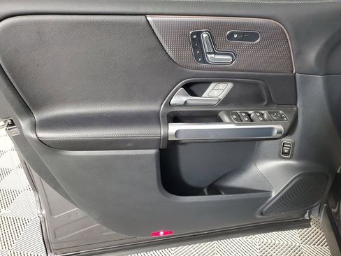 Used 2023 Mercedes-Benz GLB 250 image 18