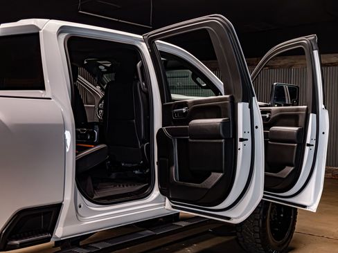 Used 2023 GMC Sierra 3500 AT4 w/ AT4 Preferred Package image 29